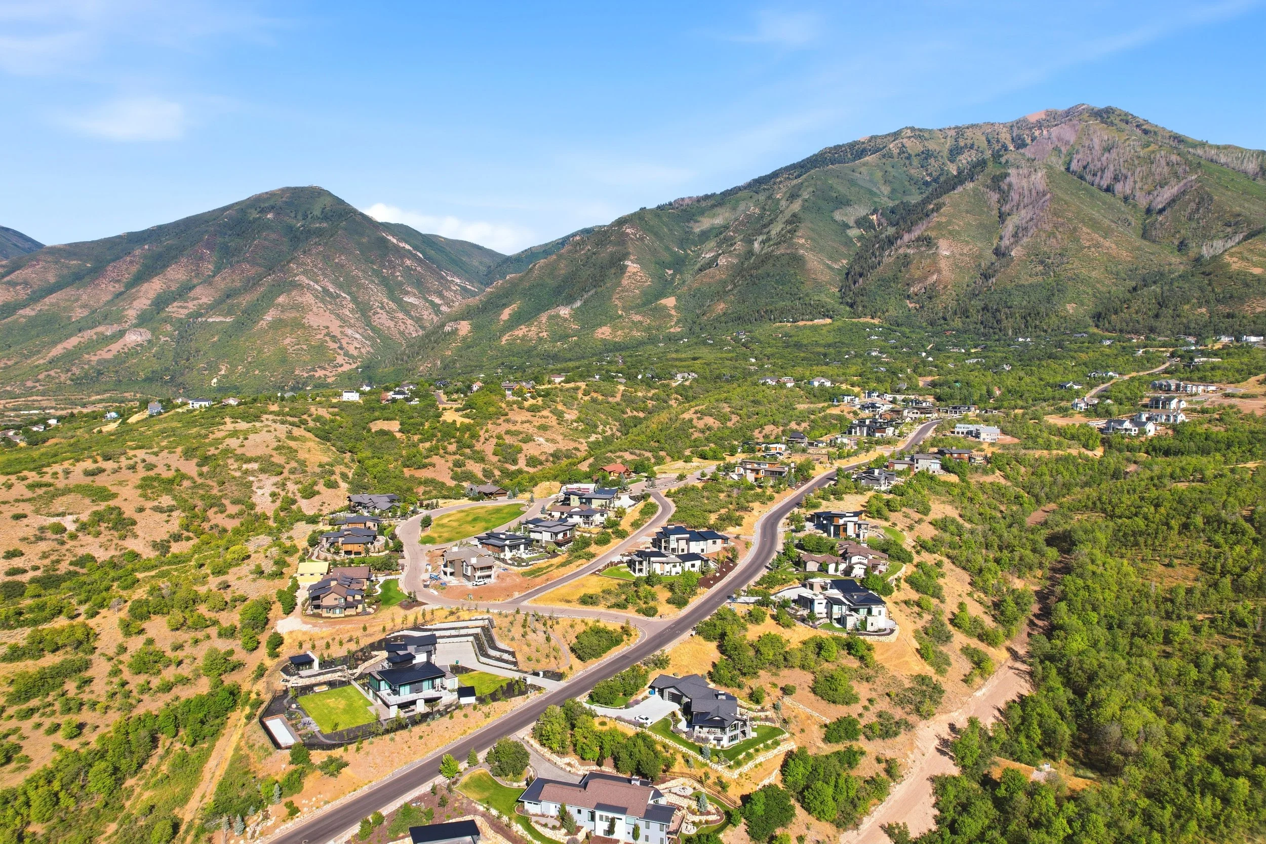 Woodland Hills Utah homes positioned along the mountain foothills