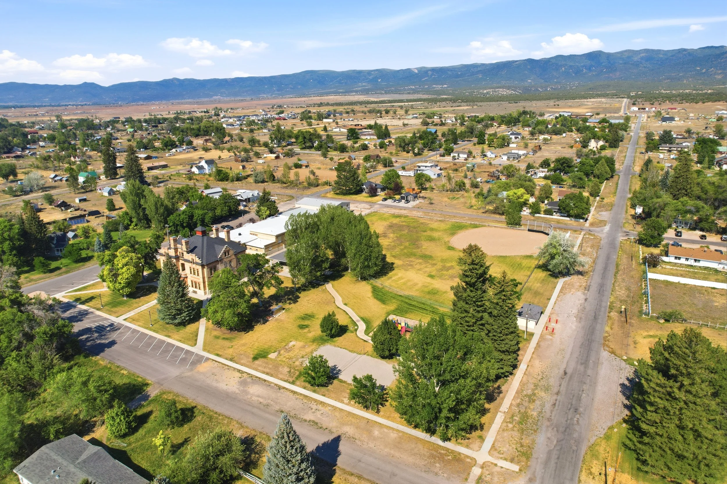 Spring City Utah town corridor and valley setting