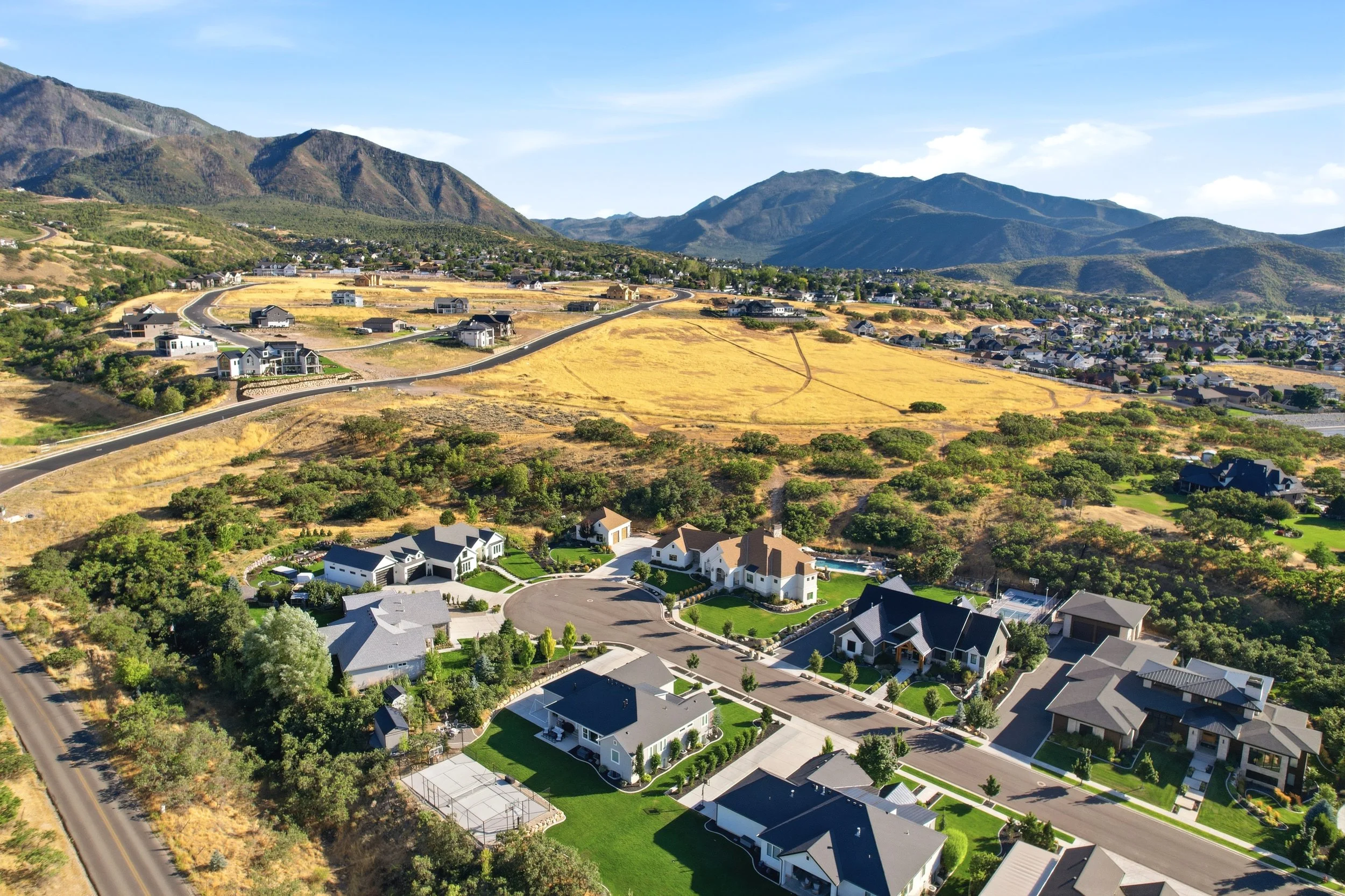Woodland Hills Utah homes set between the foothills and southern Utah Valley