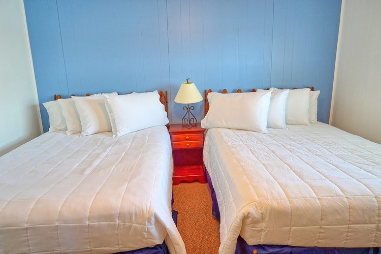 Holiday Hills townhouse 1 and 6 bedroom with full bed