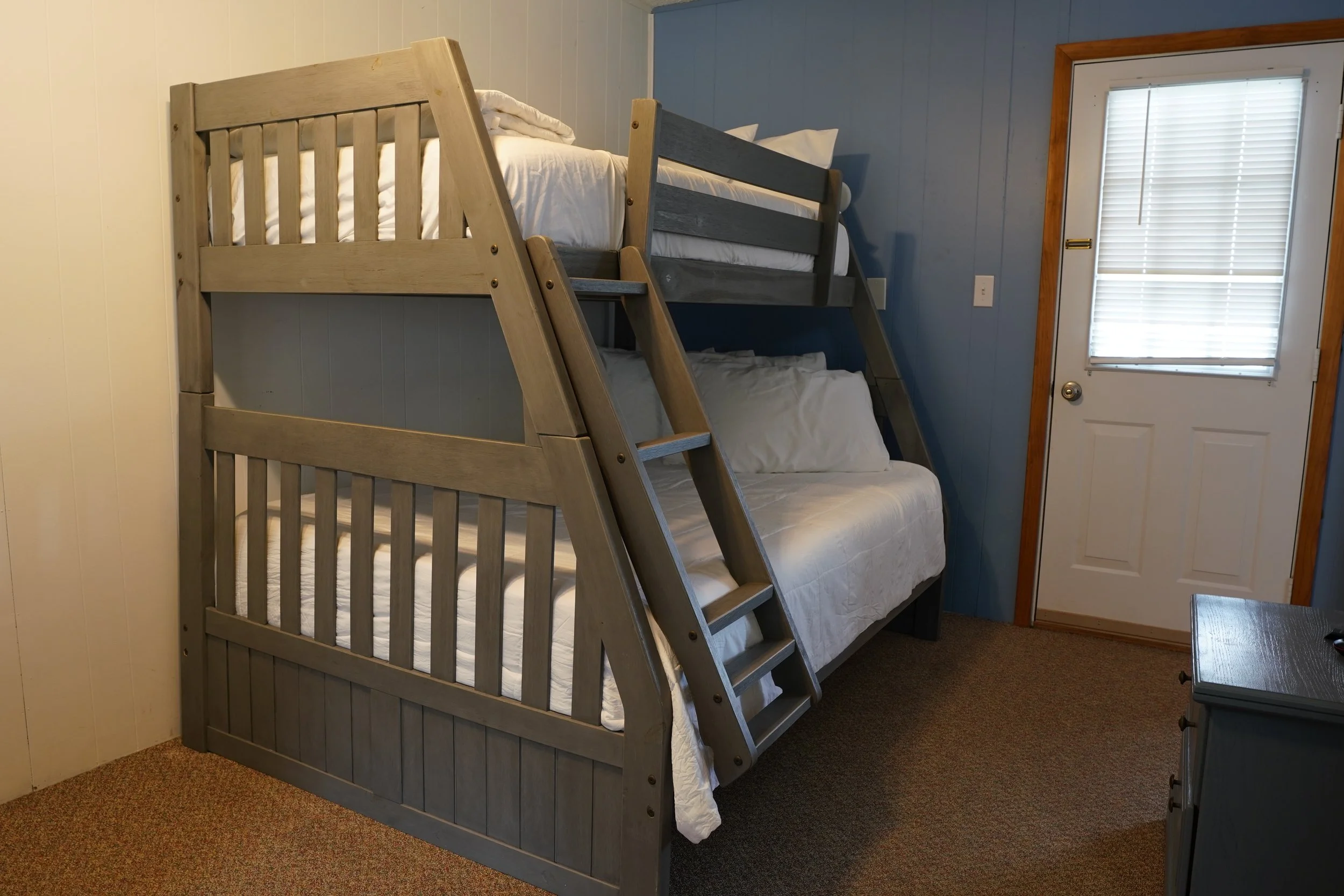 Holiday Hills townhouse 2 and 4 double deck bed