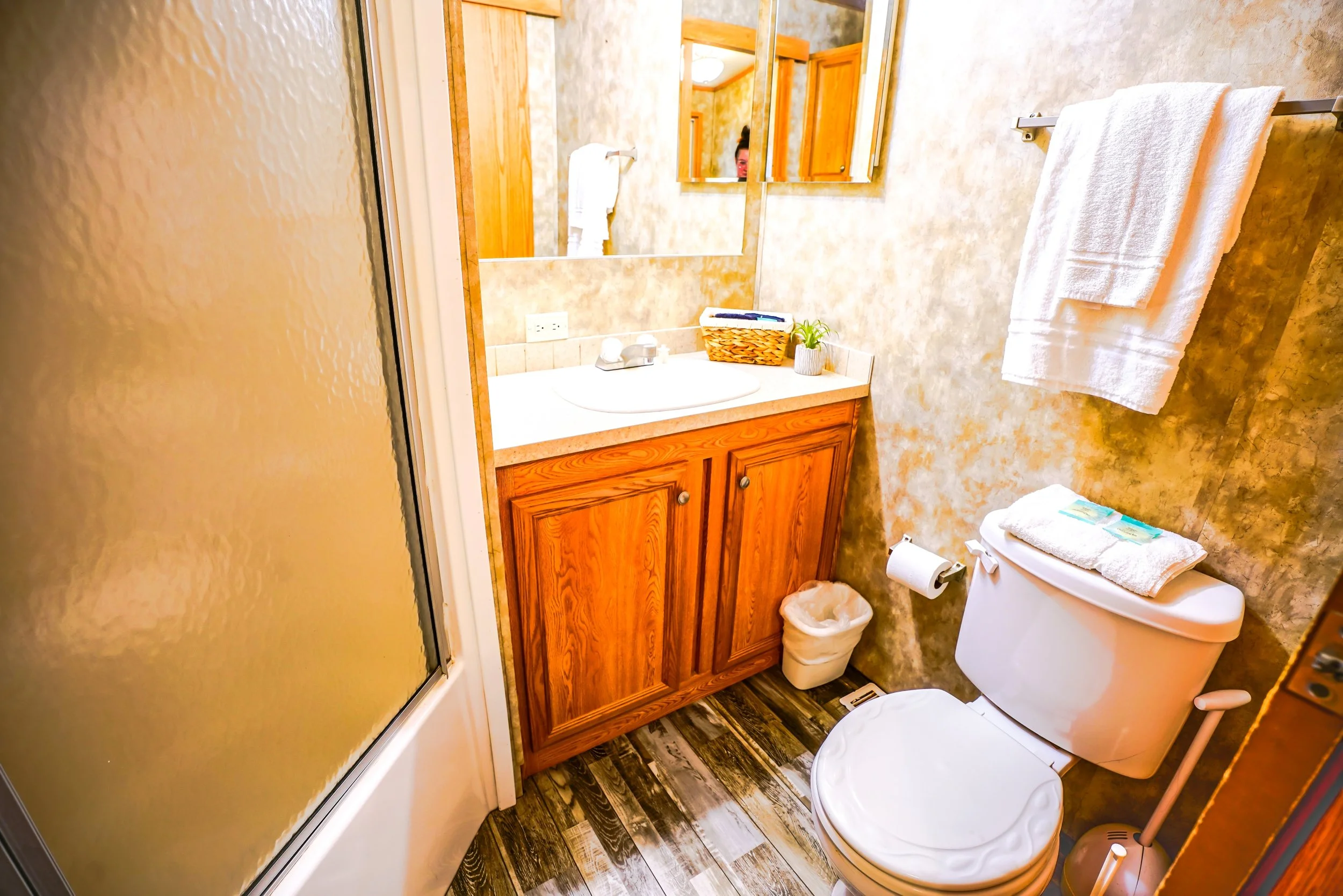 Holiday Hills Lakeside Place 2 complete comfort room