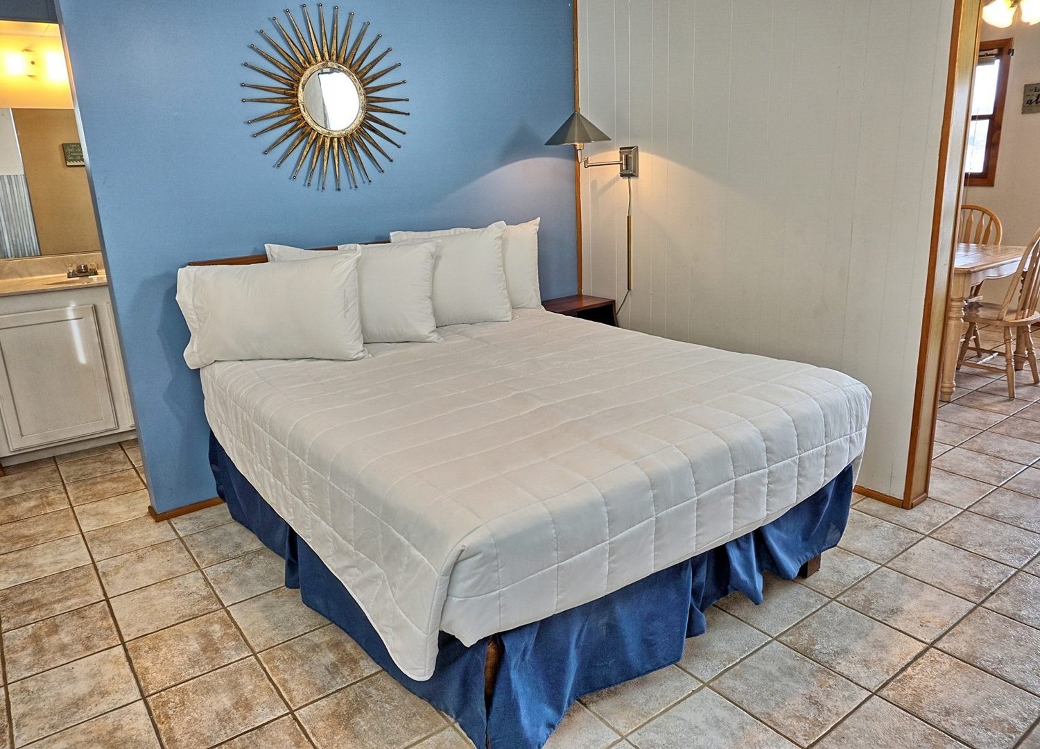 Holiday Hills townhouse 35 bedroom with queen bed