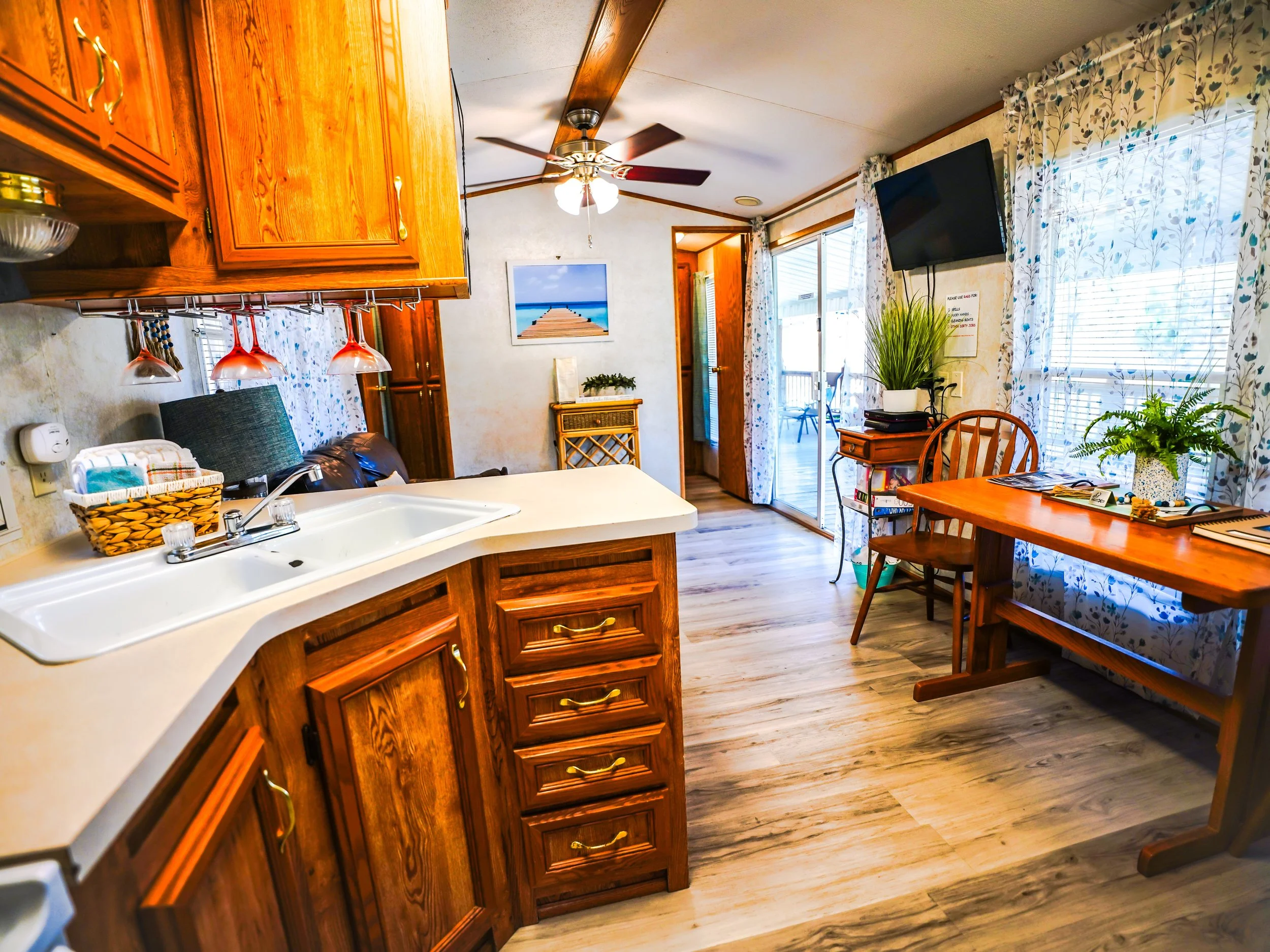 Holiday Hills Lakeside Place 1 Kitchen