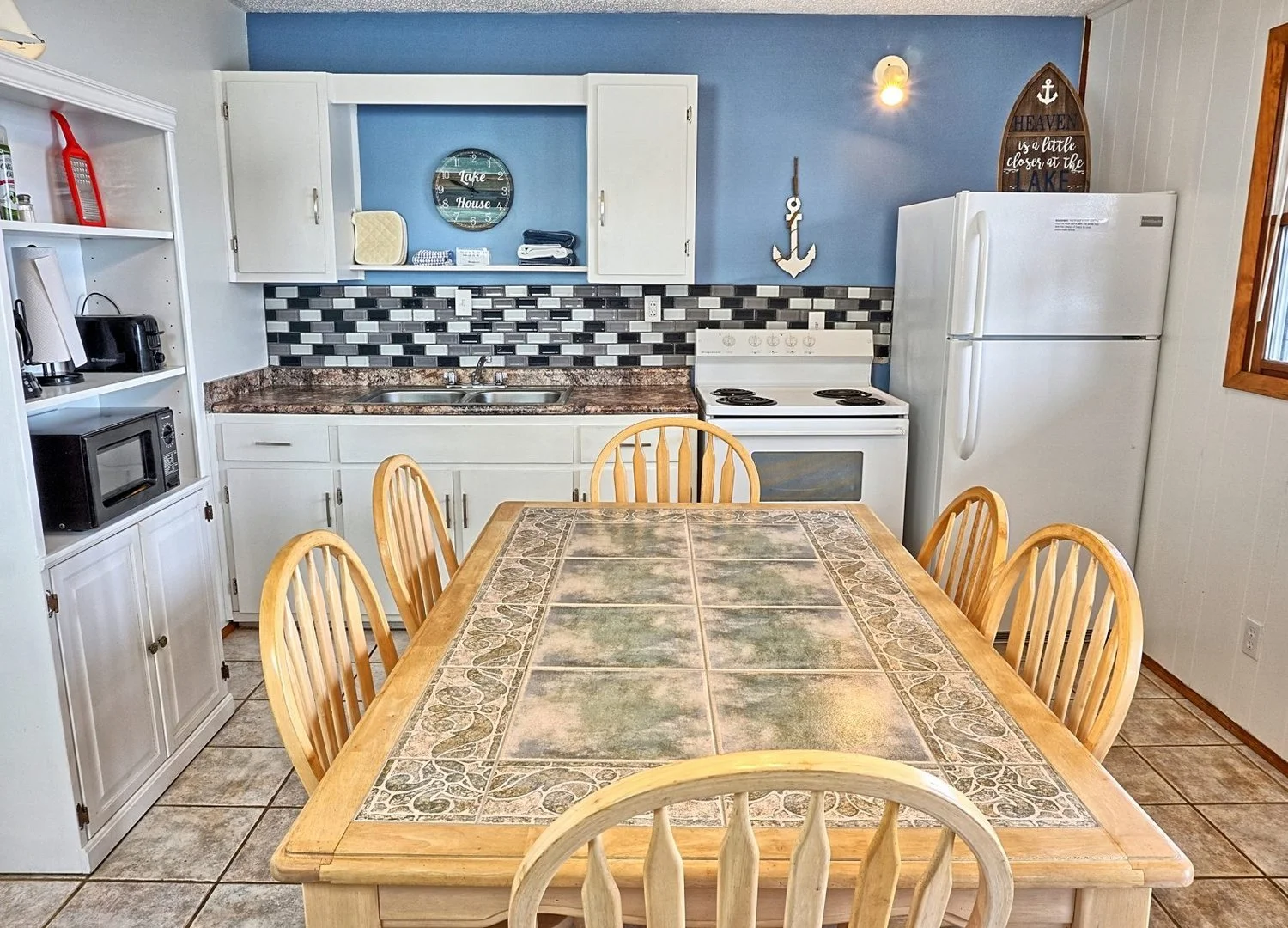 Holiday Hills townhouse 3 and 5 kitchen