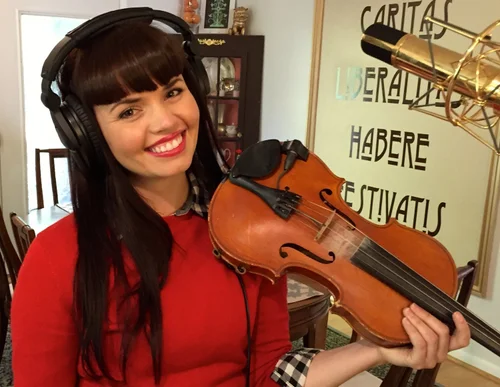 Smiling violinist in the studio
