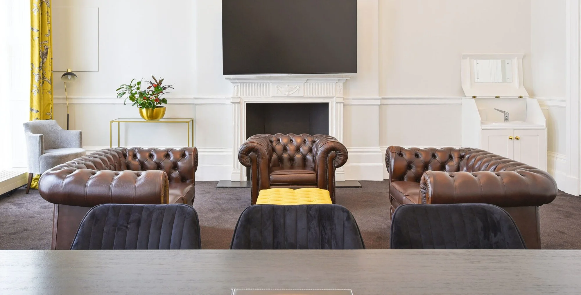 The lounge at The Burlington Clinic, 10 Harley Street