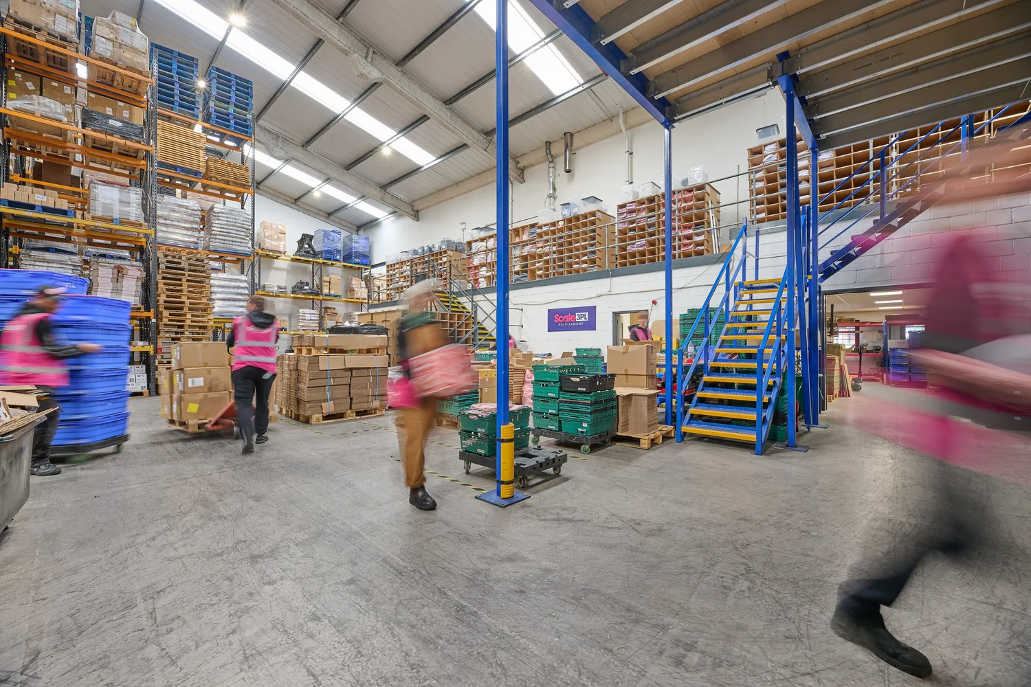 A busy day on the Scale 3PL warehouse floor