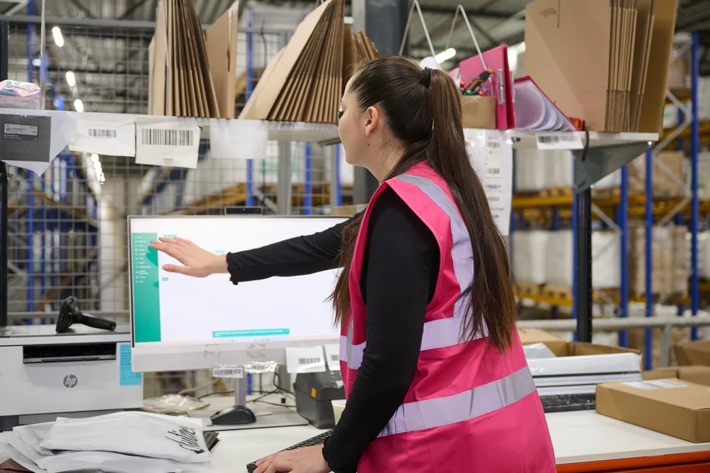 Packing orders at the Scale 3PL Rotterdam warehouse