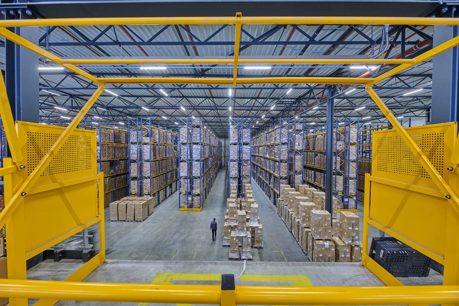 The Scale 3PL Rotterdam warehouse seen from the mezzanine