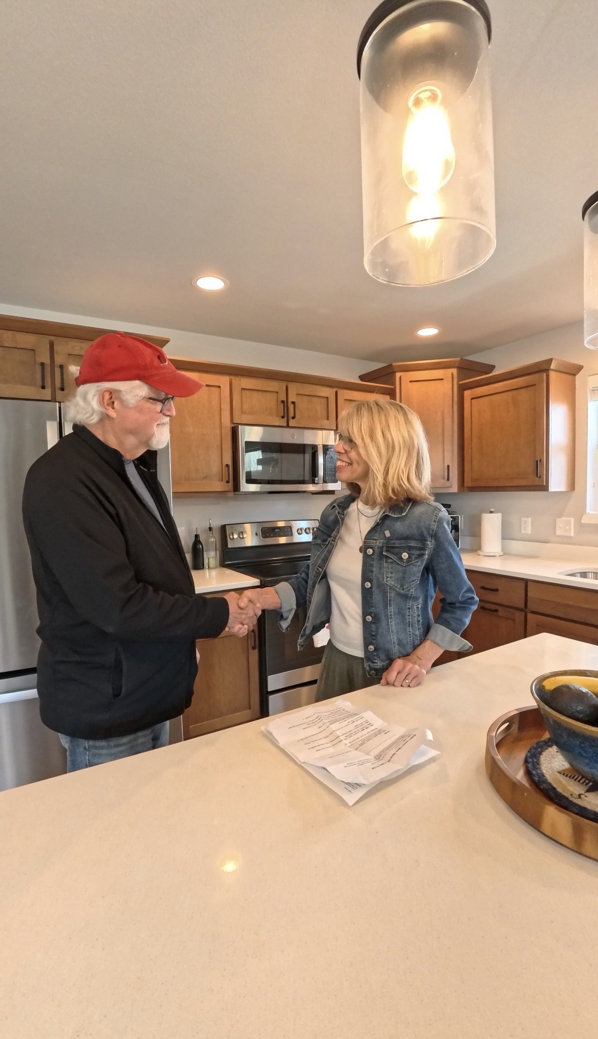 HomeTeam4u agent shaking hands with a client