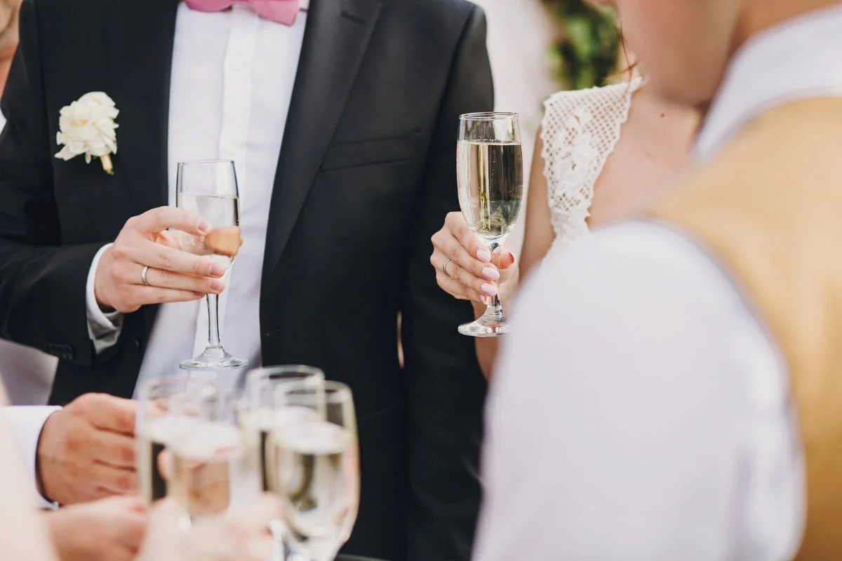 Wedding guests enjoying drinks during the cocktail hour between the ceremony and reception.