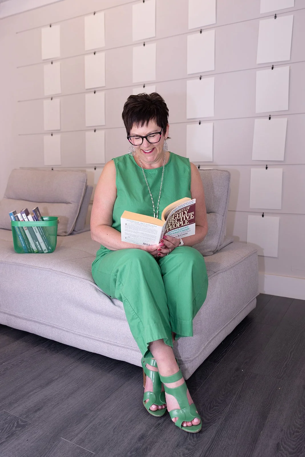 Kirsten Jenner reading