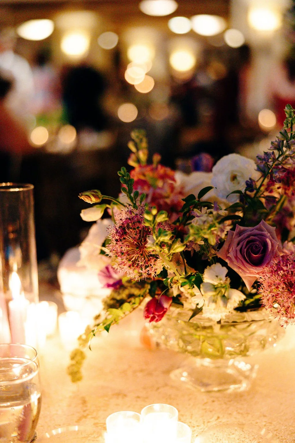 Candlelit centerpiece in the evening, florals by Hydrangea Bloom, photographed by Christina Ney Photography