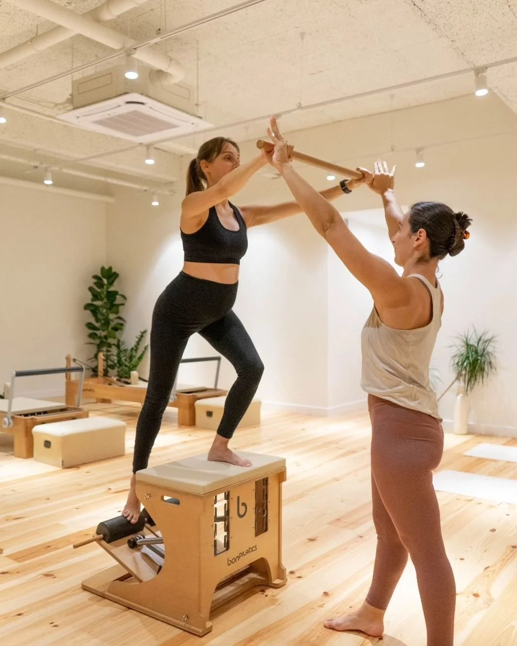 Pilates pré-parto individual na Chair no Plenum Studio, Lisboa