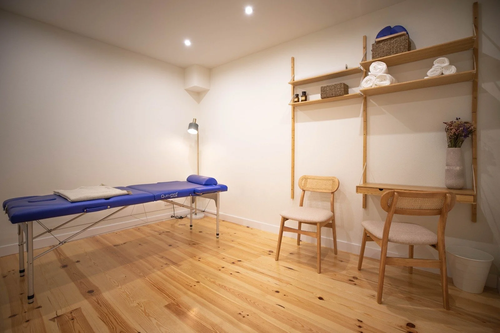 Gabinete para tratamentos de estética, massagens, fisioterapia e serviços de bem-estar