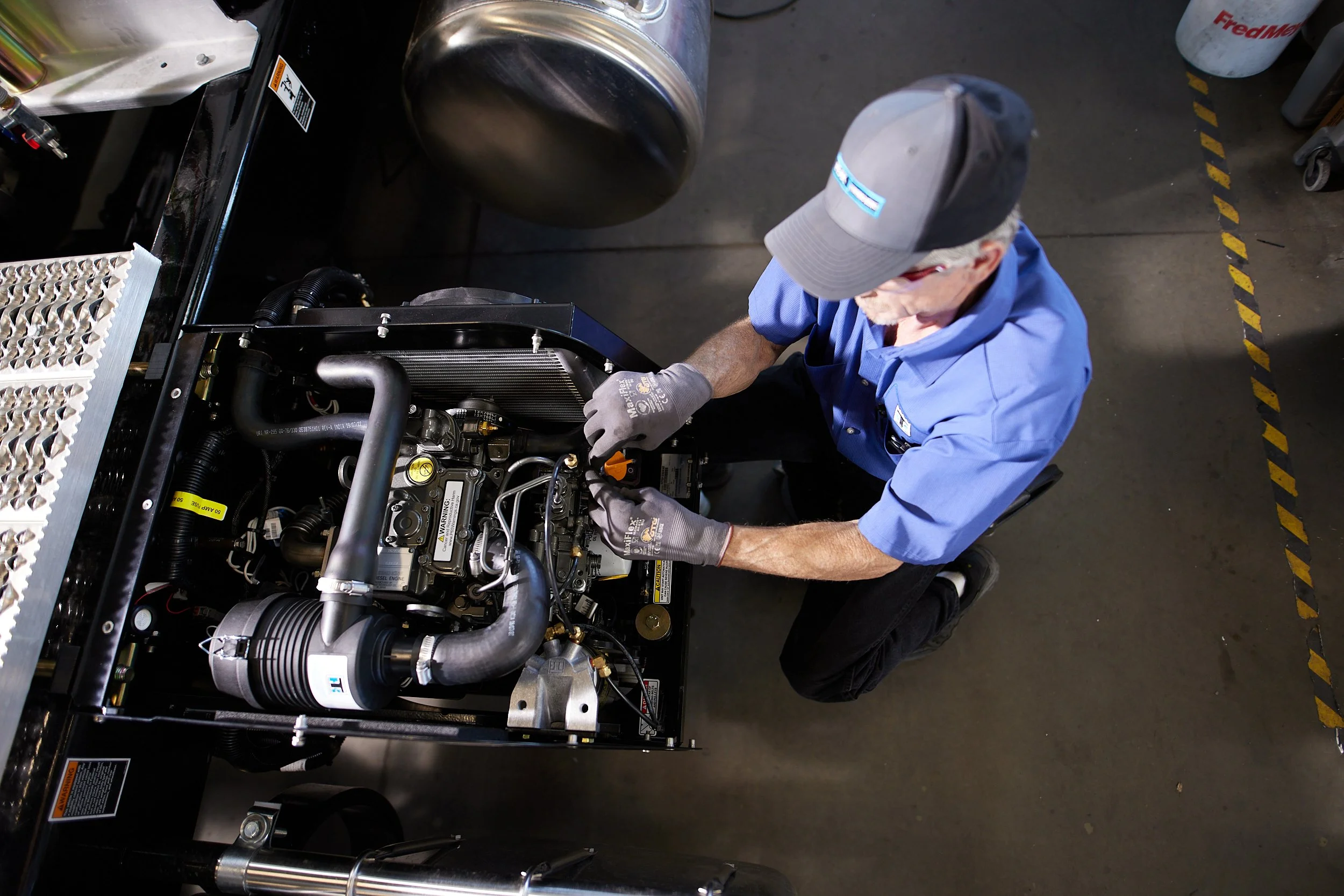 Peak Thermo King technician servicing a Thermo King TriPac APU system