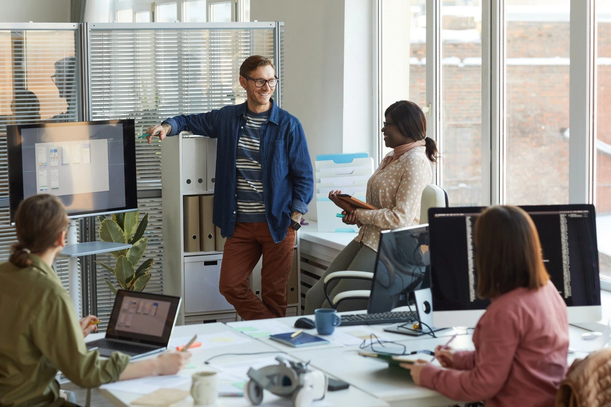 IT professionals discussing infrastructure project and field service requirements