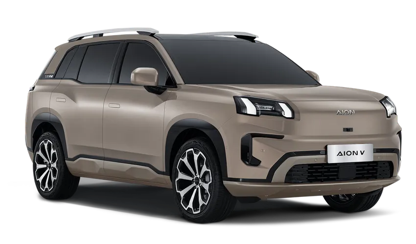 GAC AION V beige en vista frontal tres cuartos, SUV eléctrico con luces LED y rines bitono
