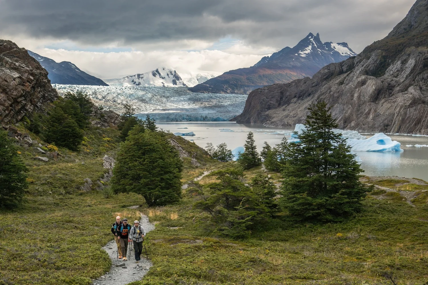 Walking the ridge trail toward the glacier