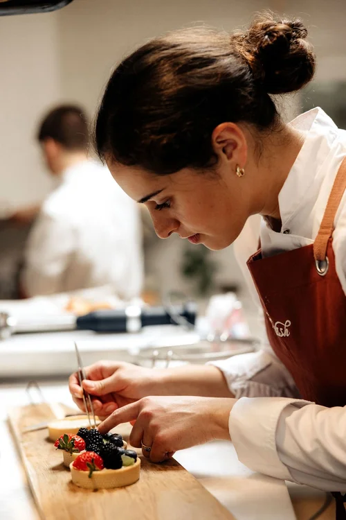 Flourish pastry chef plating a tart