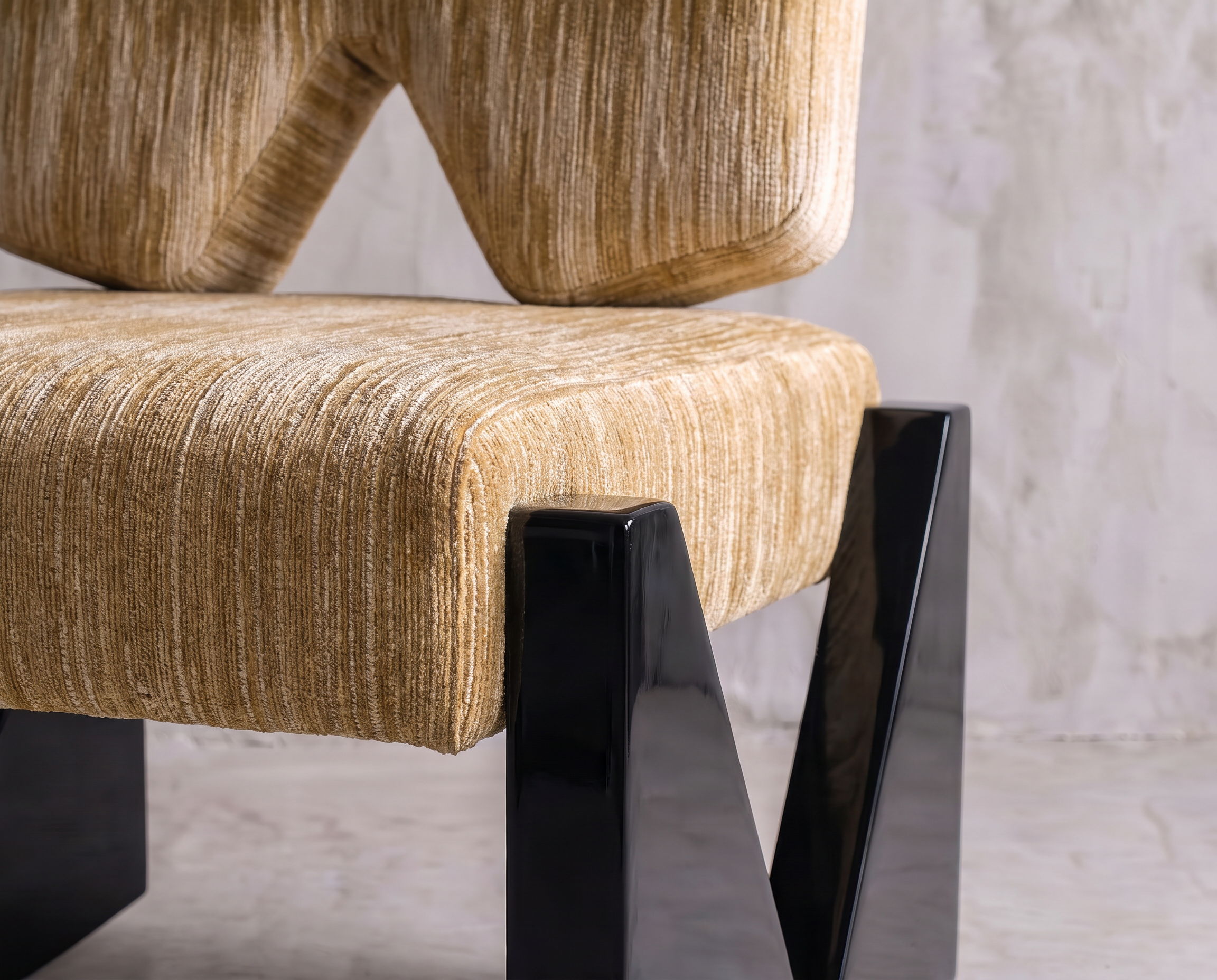 Slash Works Object 03 — close-up of the notched backrest, seat, and lacquered V-shaped base