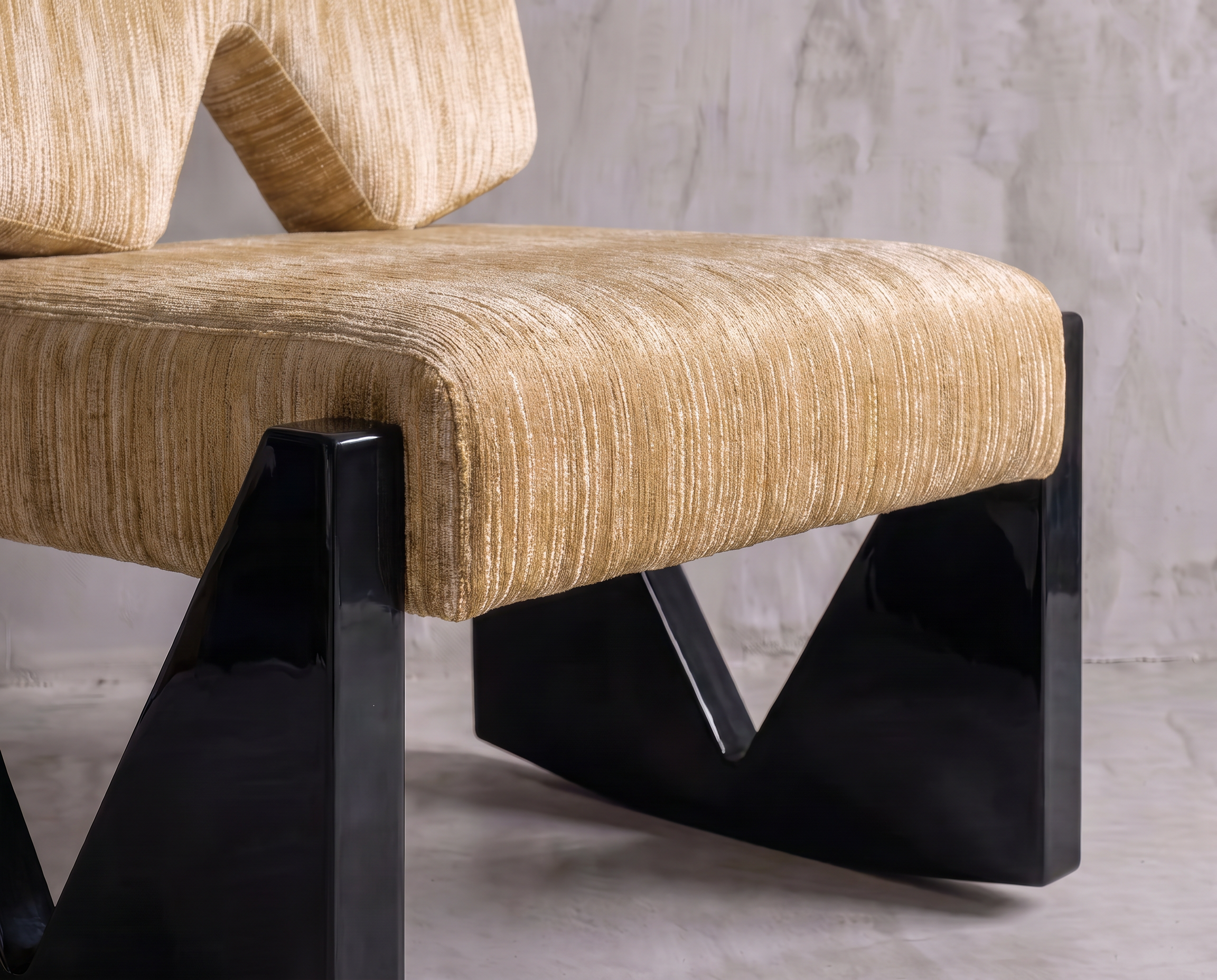 Slash Works Object 03 — close-up of the seat edge and rocking base from the side