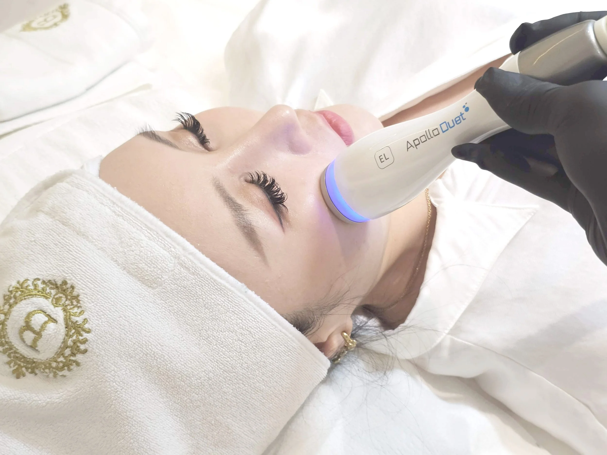 Lumière DPL light treatment in progress