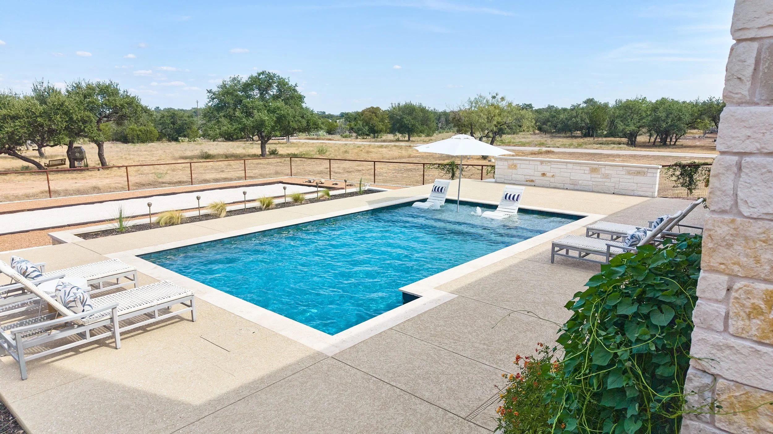 Pool with Hill Country views — Spicewood, TX