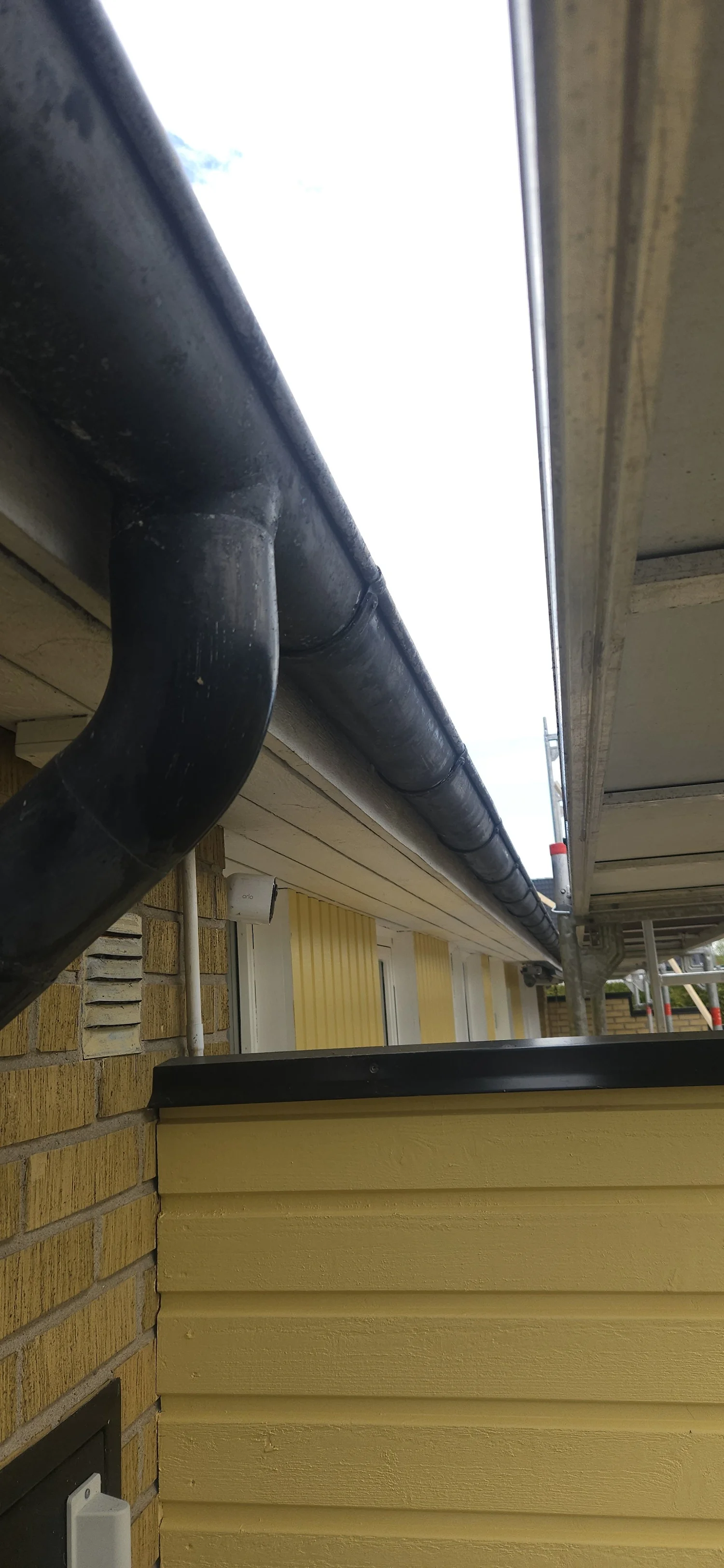 Gammalt avvattningssystem på betongtak i Kävlinge