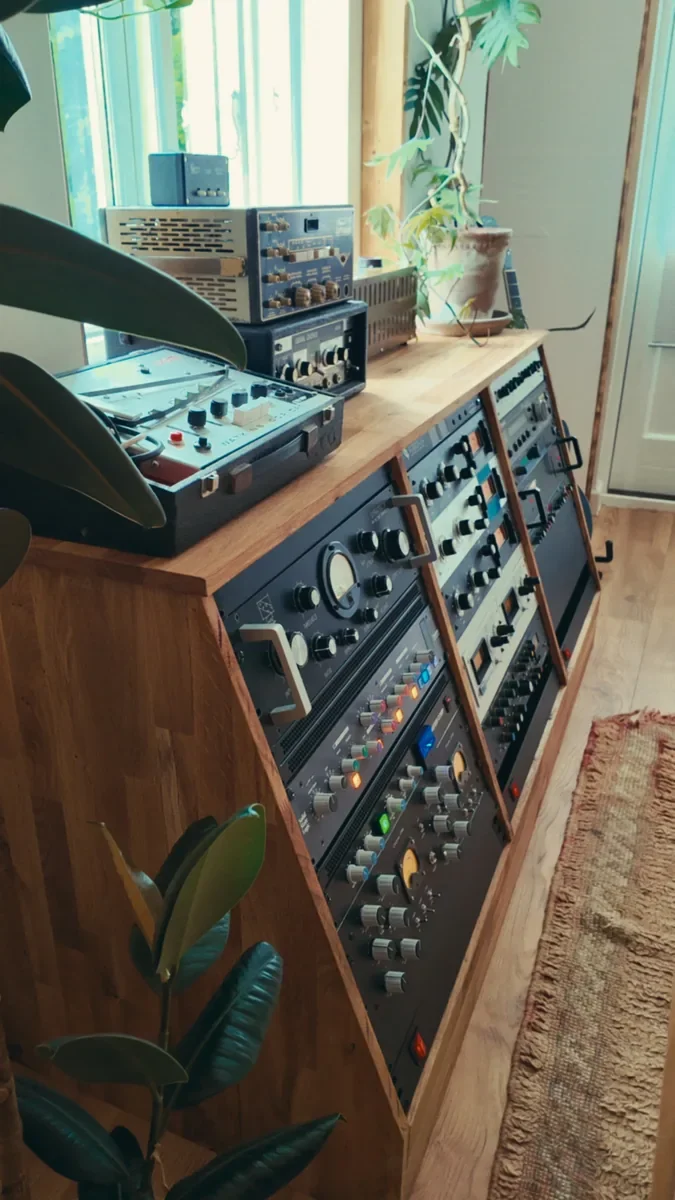 Side view of the analog rack