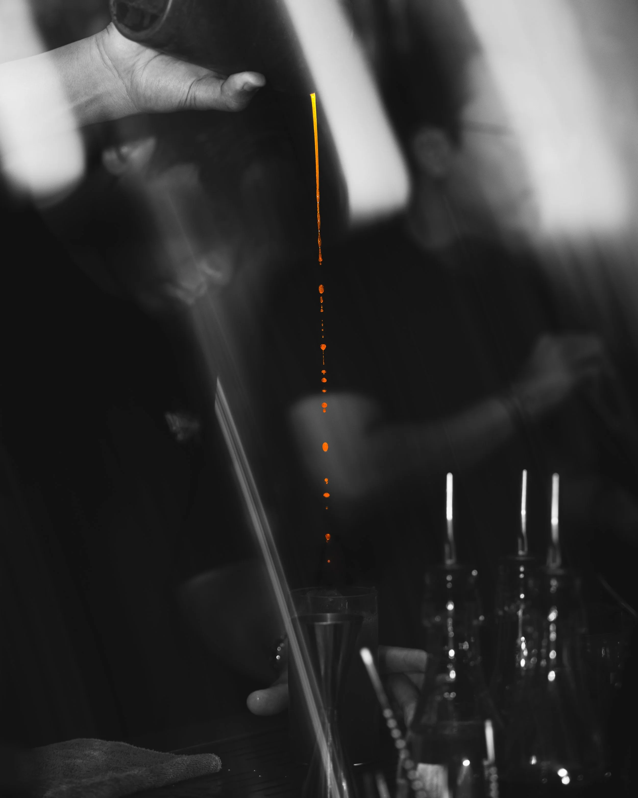 Black and white cocktail pour