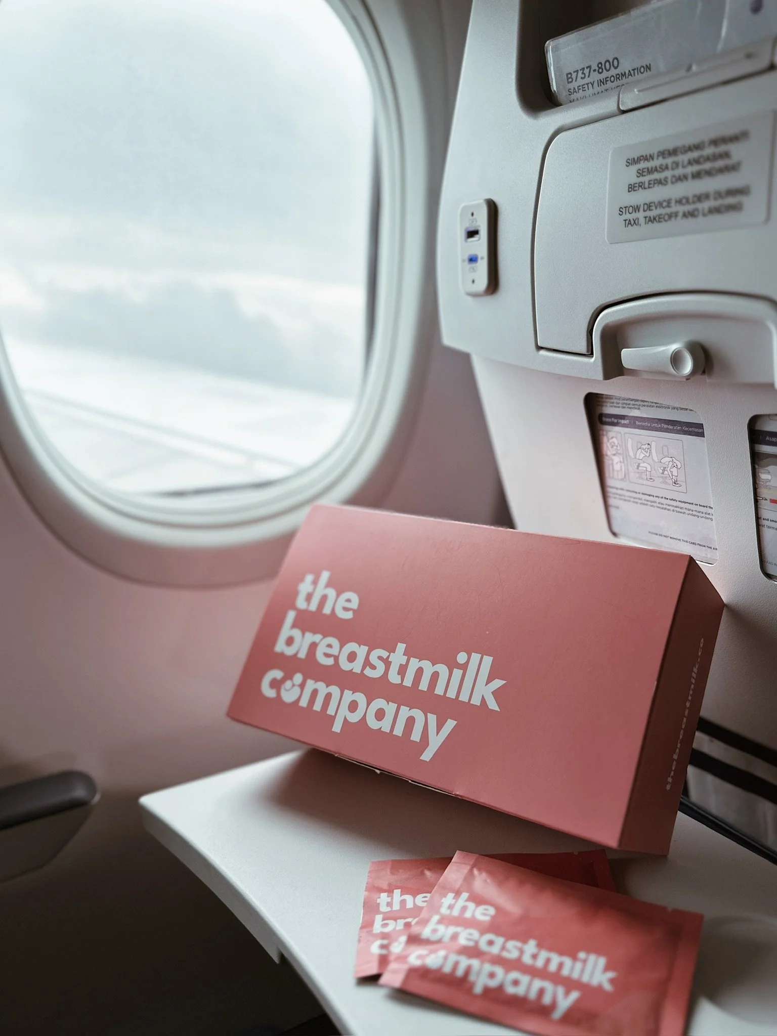 Freeze dried breastmilk sachets lifestyle photo