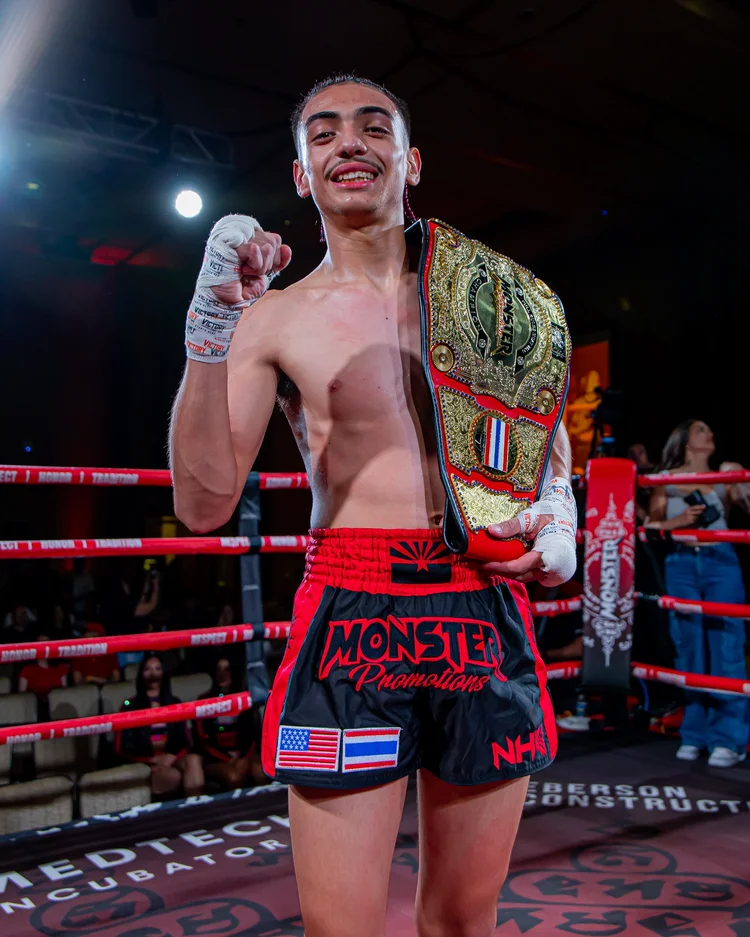 Leandro Martinez, Light Bantamweight Champion