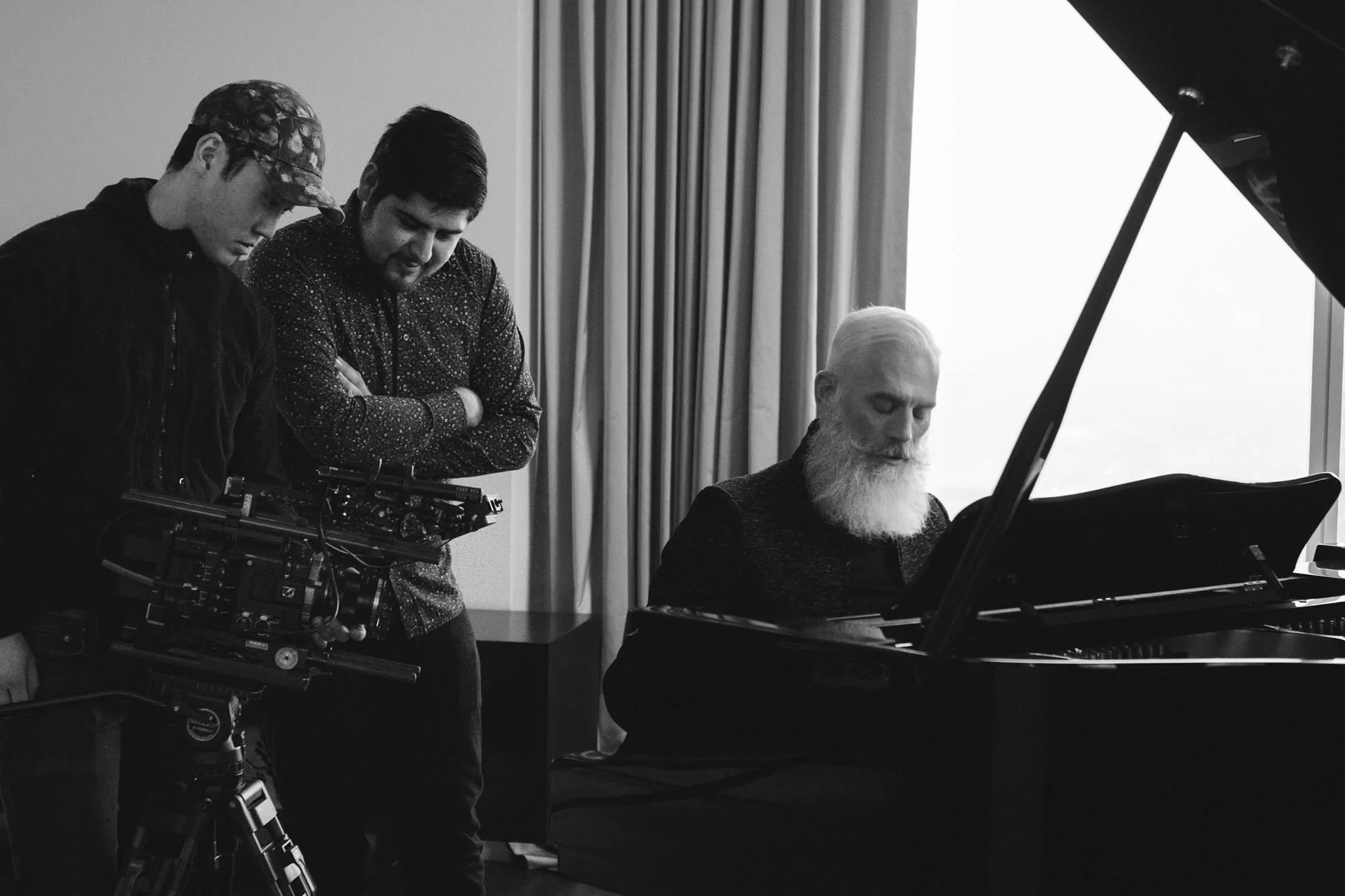 Roberto directing a photo shoot