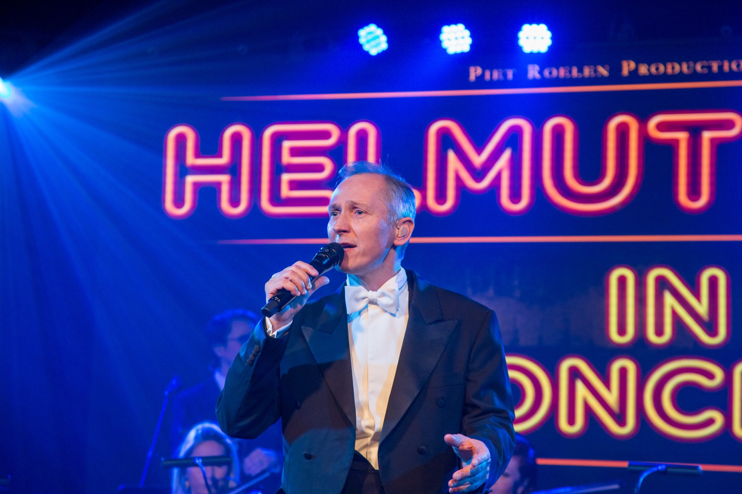 Helmut Lotti performing