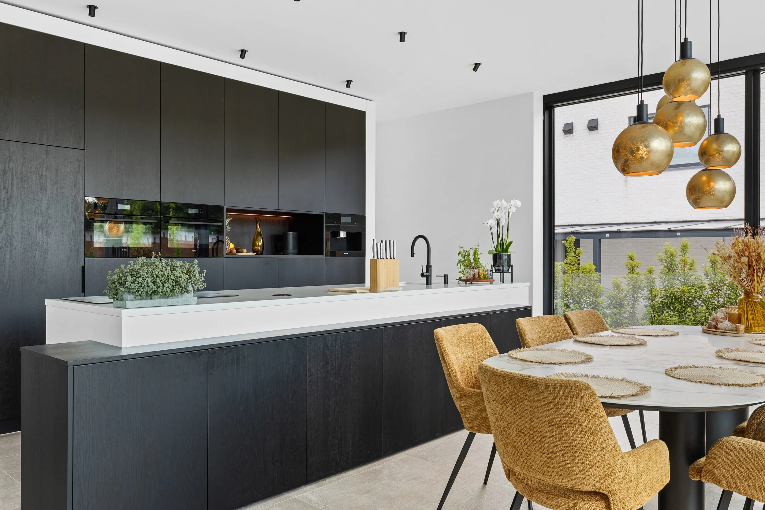 Interior picture of a kitchen