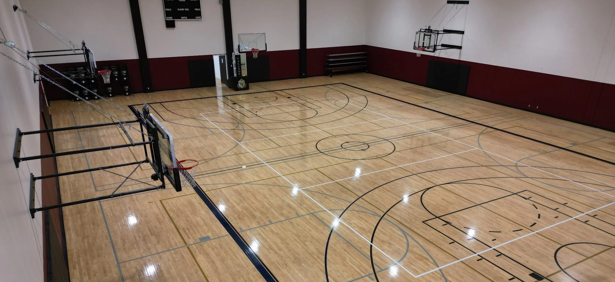 Wide-angle view of Valinor Sport Center gymnasium