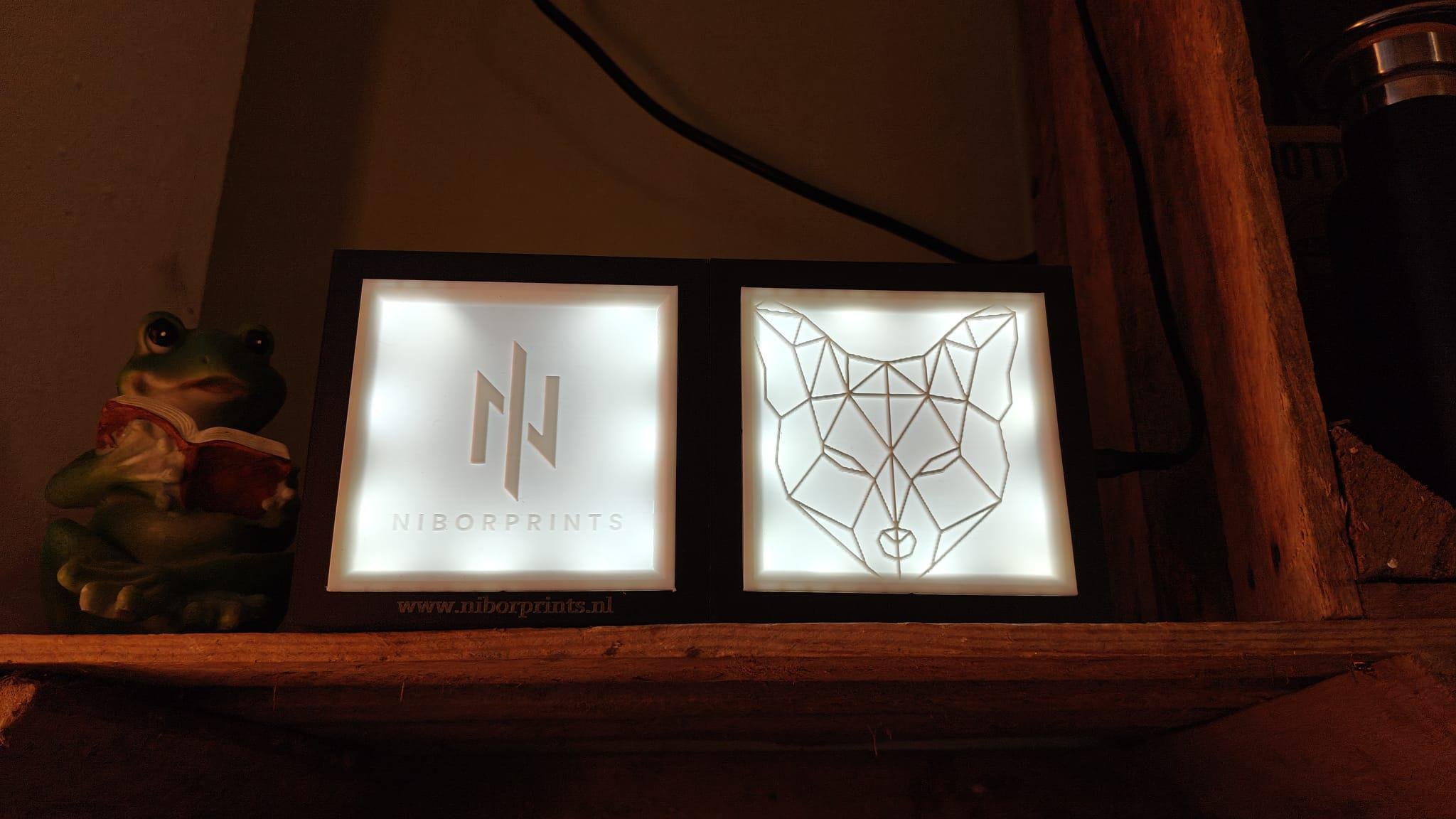 Verlicht logo van winkel in Dordrecht