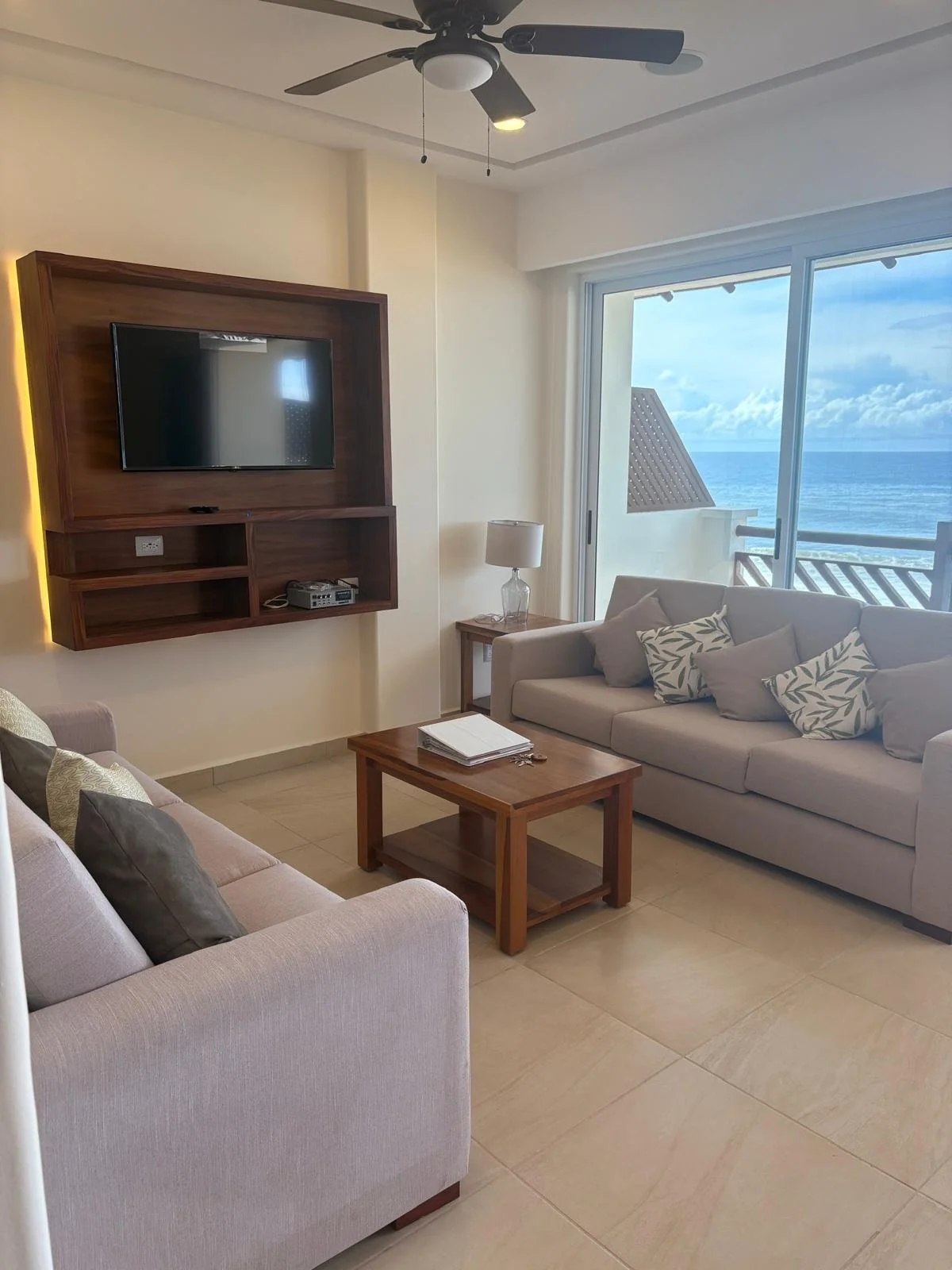 Unit 1442, Nautico building, Vivo Resorts: Living area 2