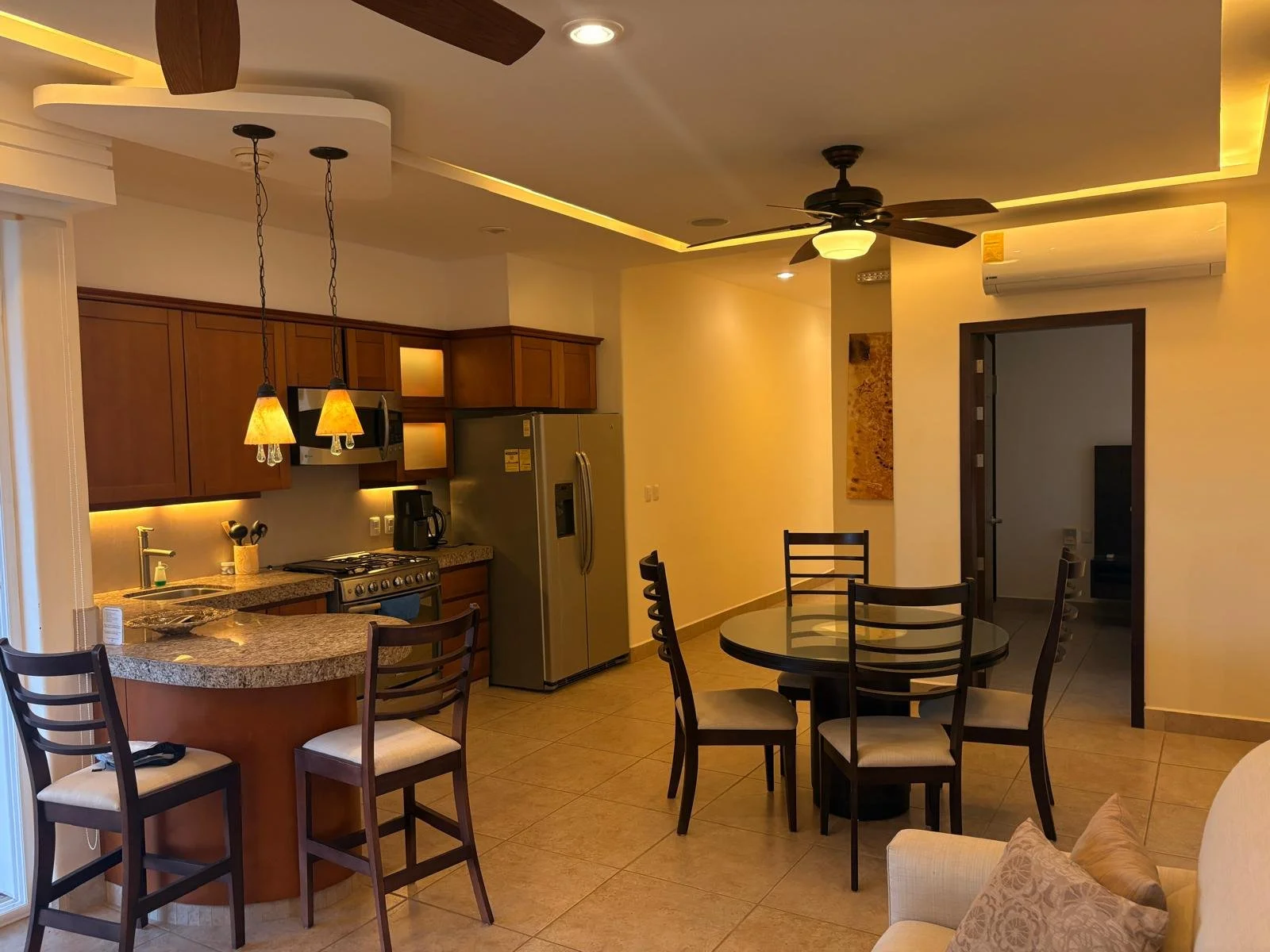 Unit 242, Vivo Resorts Building B: Kitchen with breakfast bar