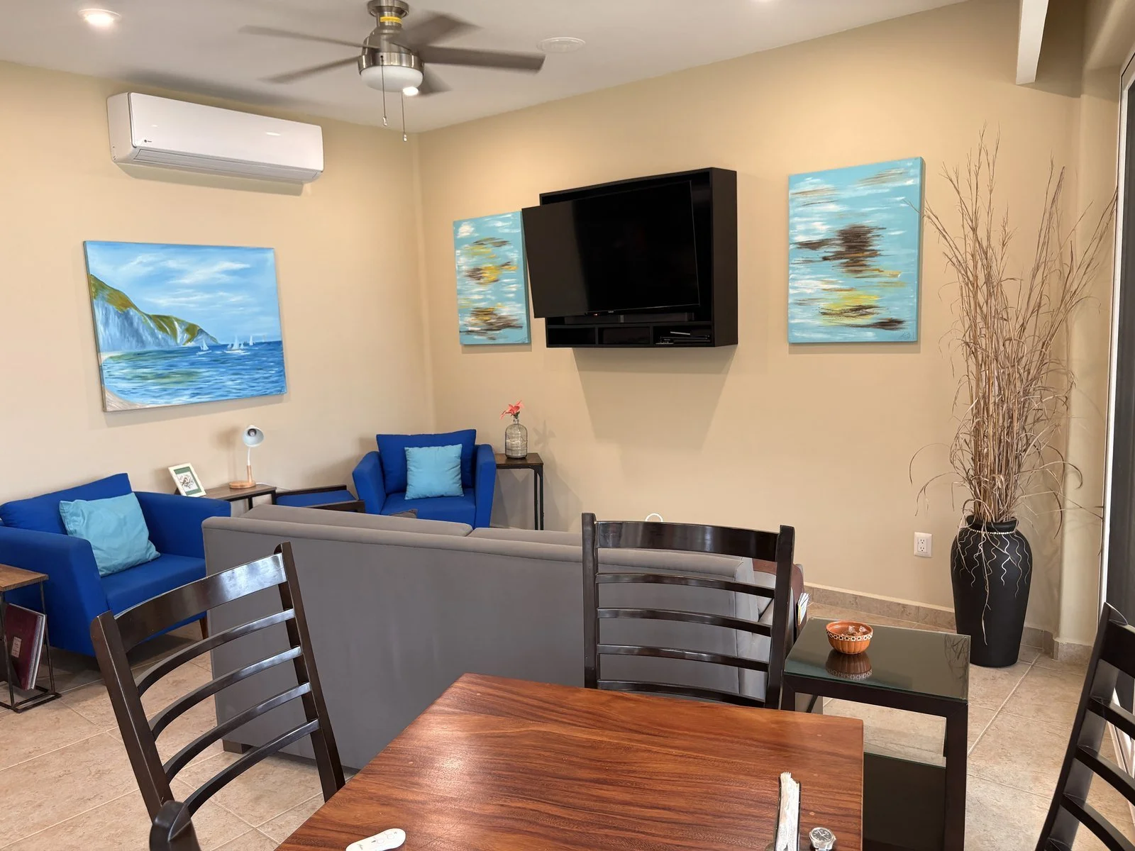 Unit 424, Building D, Vivo Resorts: Living area 5