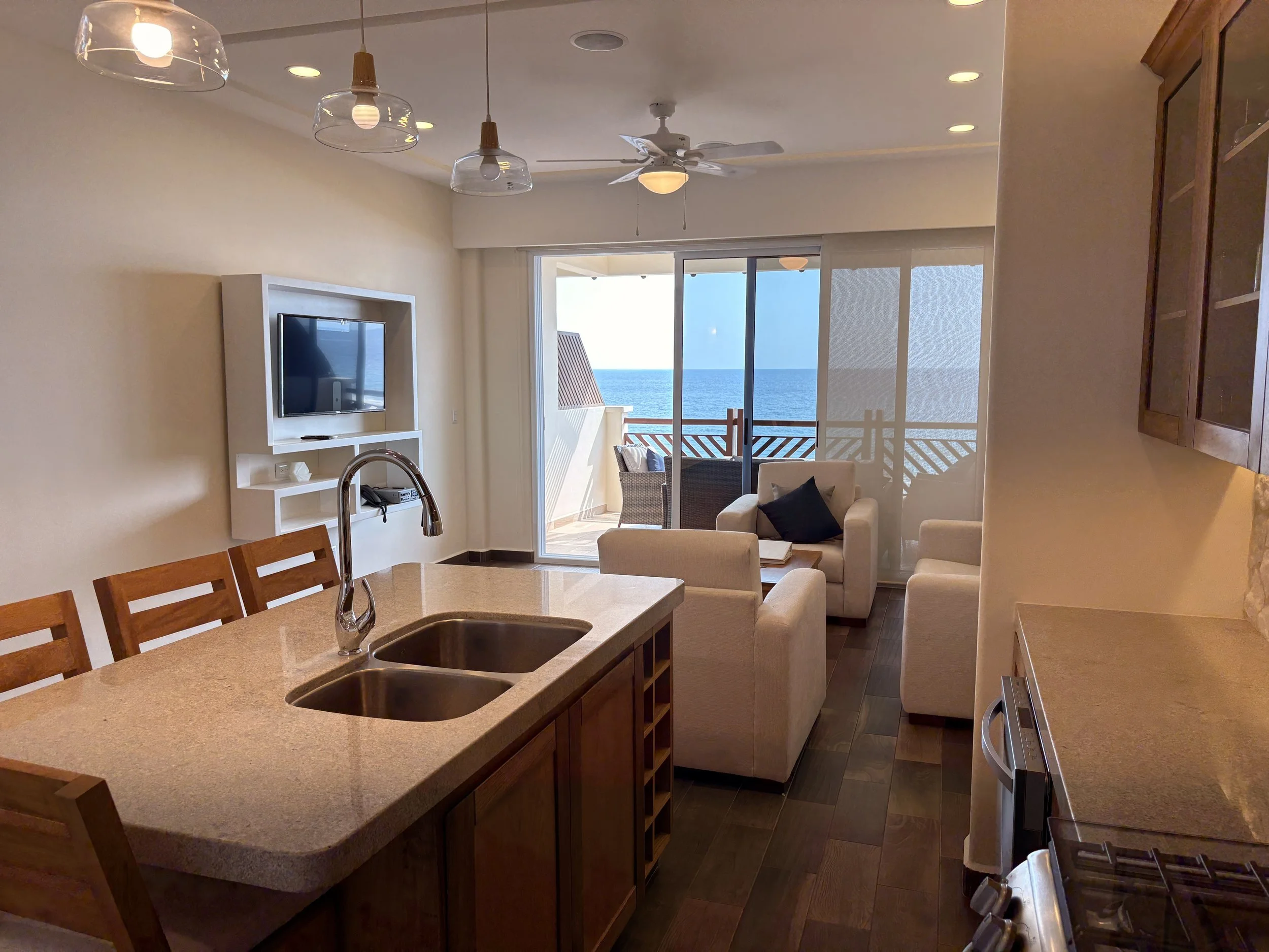 Unit 1433, Nautico building, Vivo Resorts: Living area 2