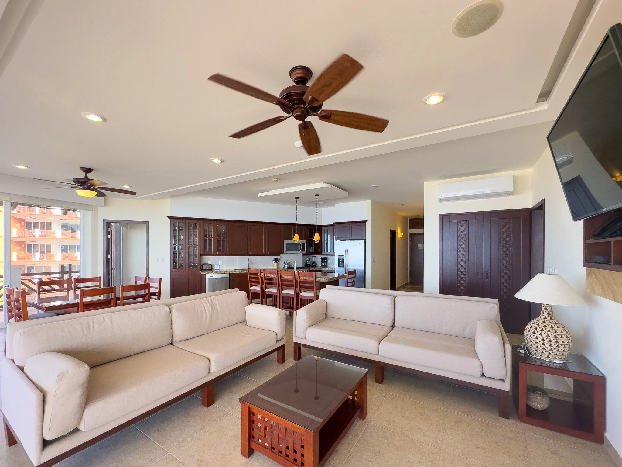 Unit 833, Building H, Vivo Resorts: Living area 3