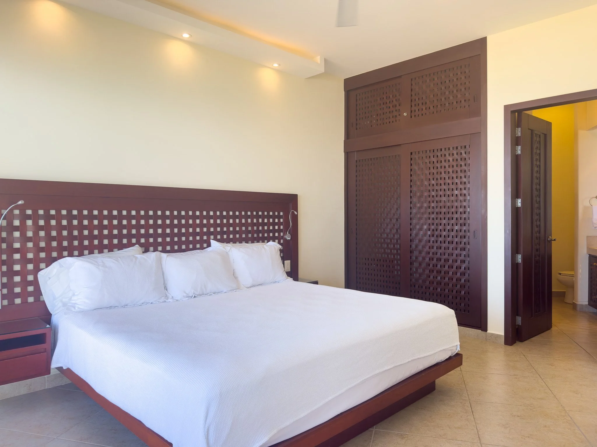 Unit 833, Building H, Vivo Resorts: Bedroom 8