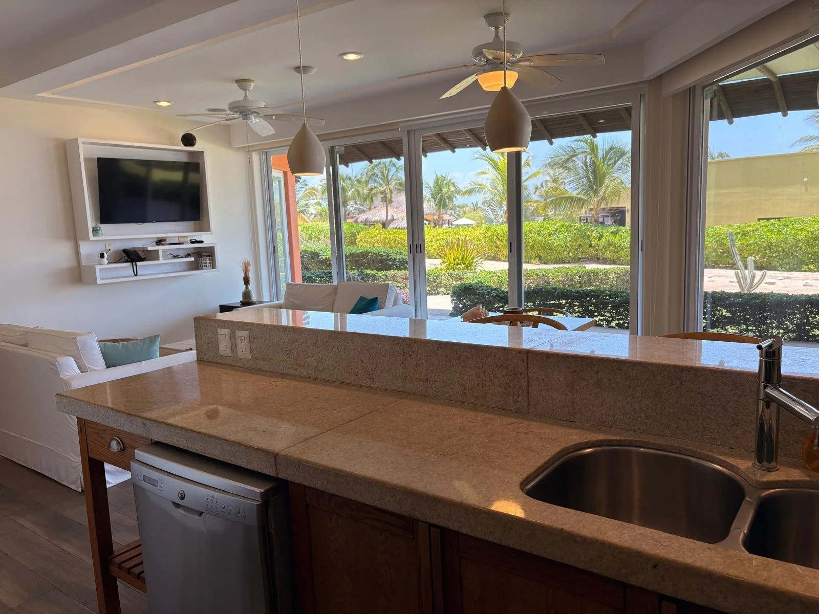 Unit 612, Building F, Vivo Resorts: Kitchen 3
