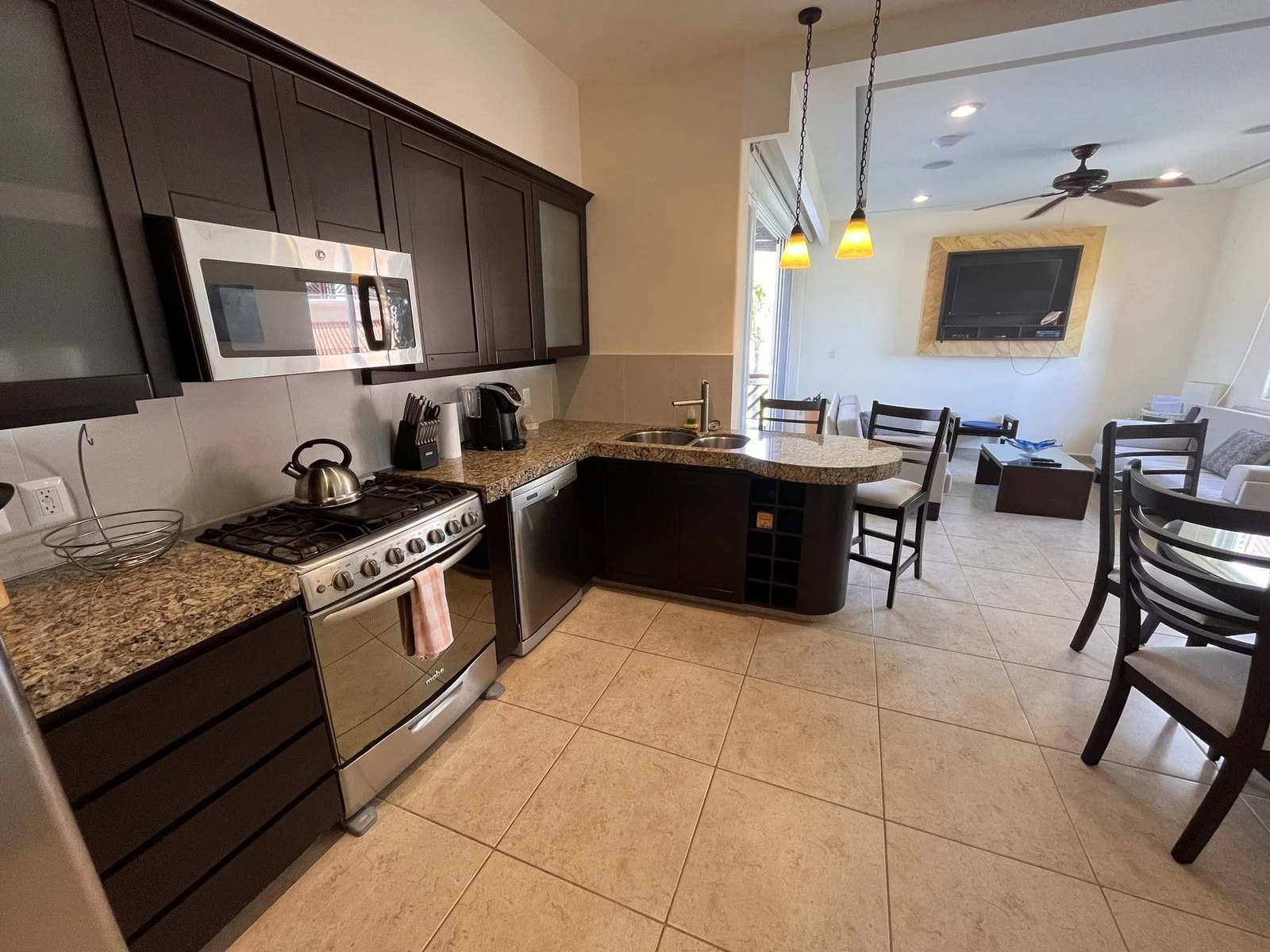 Unit 421, Building D, Vivo Resorts: Kitchen 5