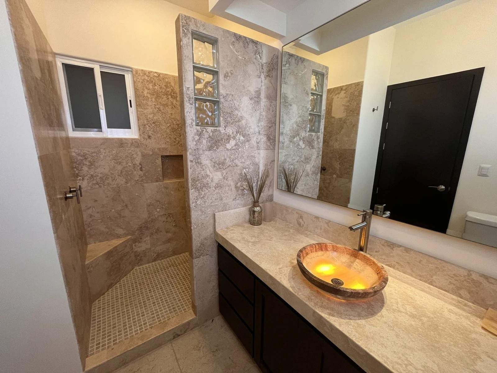 Unit 421, Building D, Vivo Resorts: Bathroom 8