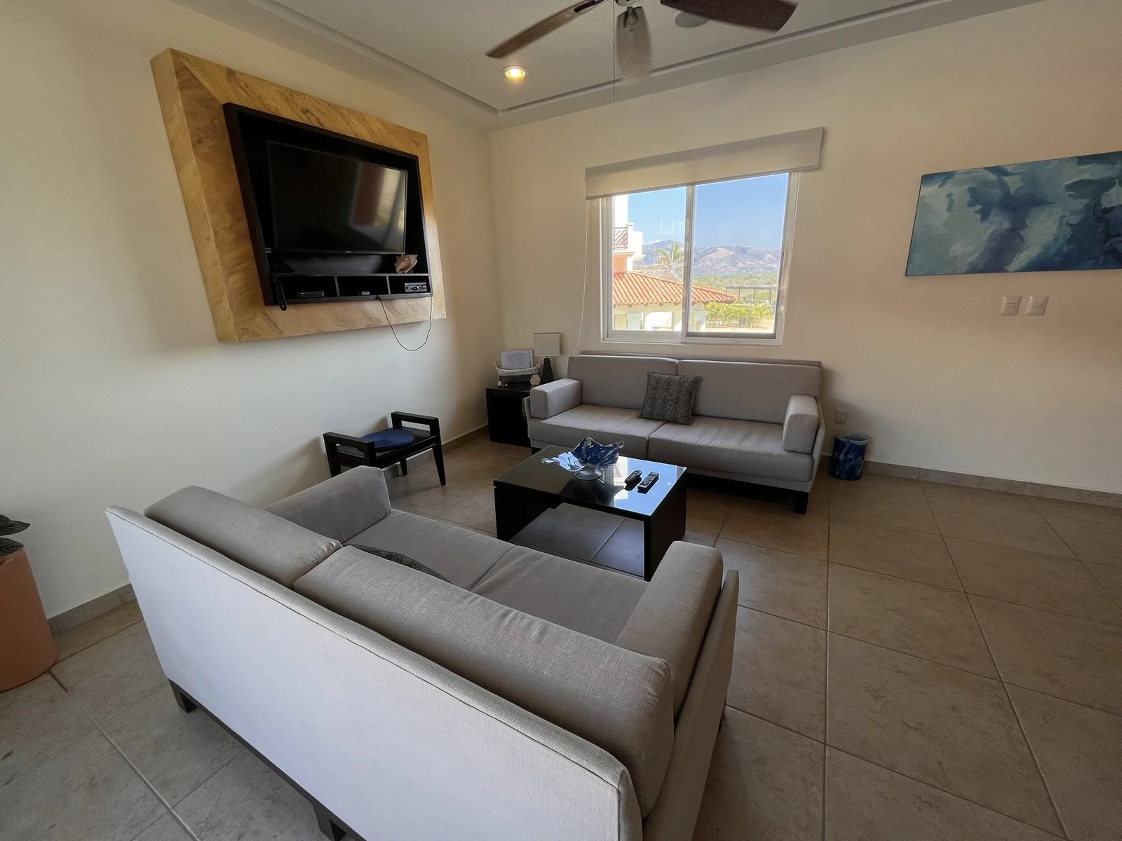 Unit 421, Building D, Vivo Resorts: Living area 3