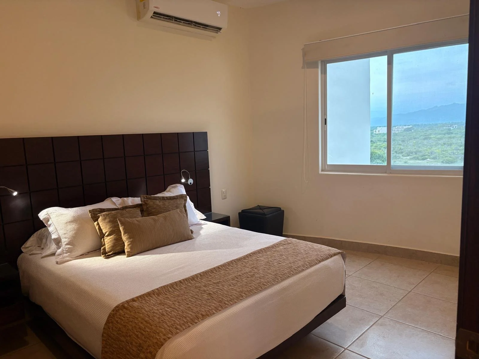 Unit 242, Vivo Resorts Building B: Bedroom with king bed